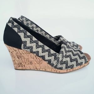 Tom's cork heel Espadrille in black/cream sz 6.5